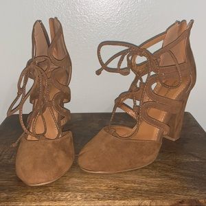 Cognac suede closed-toe heels